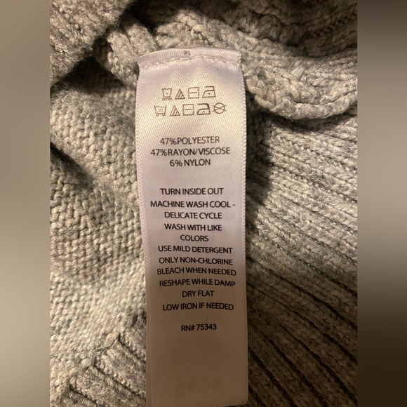 Catherine Malandrino chunky v neck knit sweater - Picture 4 of 4